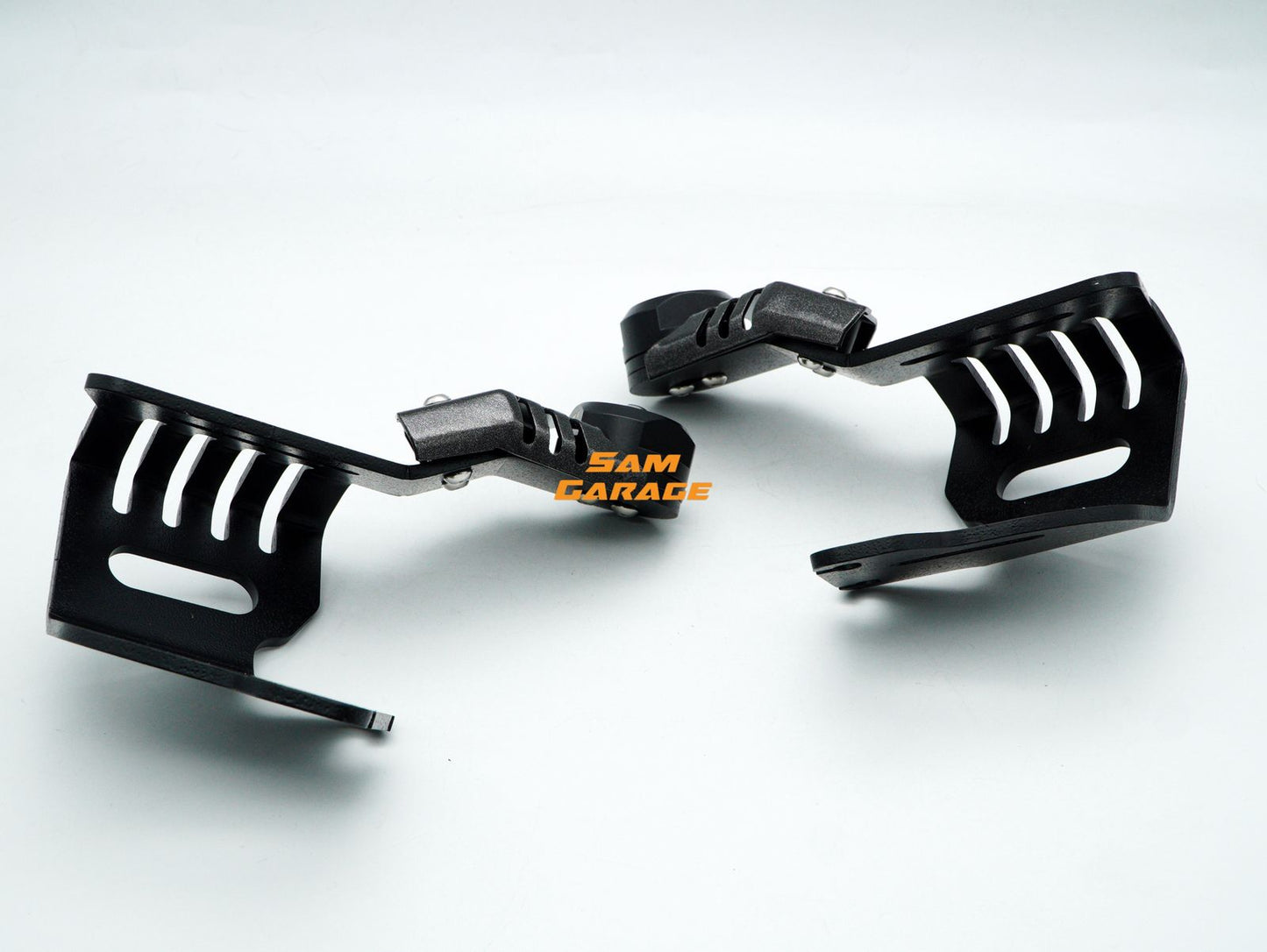 Heavy-Duty Rotatory Windshield Clamp for Toyota Hilux and Toyota Fortuner